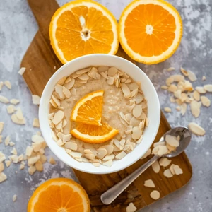 Vitameals - owsianka z pomarańczą i płatkami migdałów